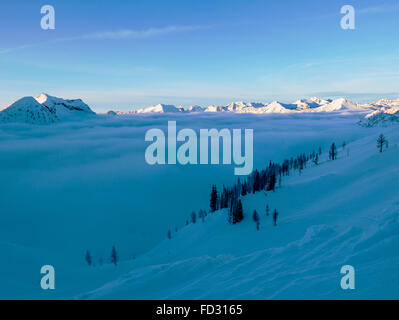 Vue d'hiver des monts Selkirk près de Carlyle à montage à distance Lodge ; British Columbia, Canada Banque D'Images