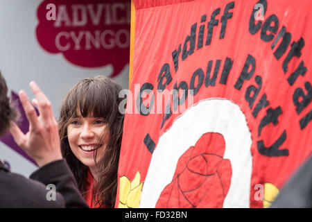 L'Union des étudiants de l'Université de Cardiff, Cardiff, Pays de Galles, le 27 janvier 2015 : du travail et des étudiants socialistes protestation devant l'Union des étudiants de l'Université de Cardiff dans l'opposition à de nouvelles réductions de subventions d'entretien. © Daniel Damaschin Banque D'Images