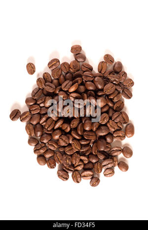 Les grains de café isolé sur fond blanc Banque D'Images