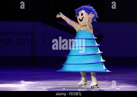 Bratislava. 27 Jan, 2016. Photo prise le 27 janvier 2016 montre la Mascotte "Zimka' lors de la cérémonie d'ouverture des 79e Championnats d'Europe de patinage artistique à Bratislava, capitale de la Slovaquie. © Andrej Klizan/Xinhua/Alamy Live News Banque D'Images