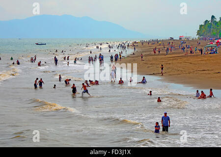 Plage de baignade Puntarenas Costa Rica Amérique Centrale Banque D'Images