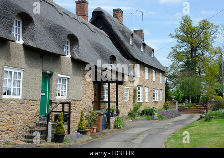 Cottages en pierre, Ashby St grands livres, Northamptonshire, Angleterre Banque D'Images