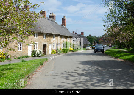 Cottages en pierre, Ashby St grands livres, Northamptonshire, Angleterre Banque D'Images