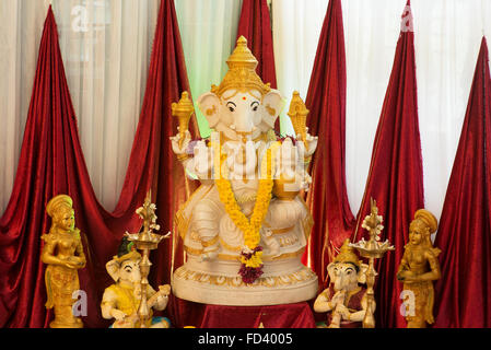 Ganesh idole. Ganesh est le dieu à tête d'éléphant hindou. Banque D'Images