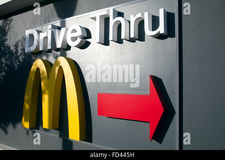 McDonalds Drive Thru Sign in Cape Town - Afrique du Sud Banque D'Images