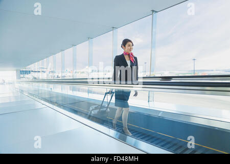 Jolie japonaise à l'aéroport de bord Banque D'Images