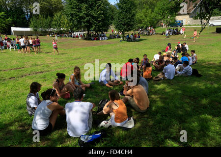 Abbaye de Hautecombe. Les jeunes adultes de 18 à 30 ans mission chemin neuf. Atelier. Banque D'Images