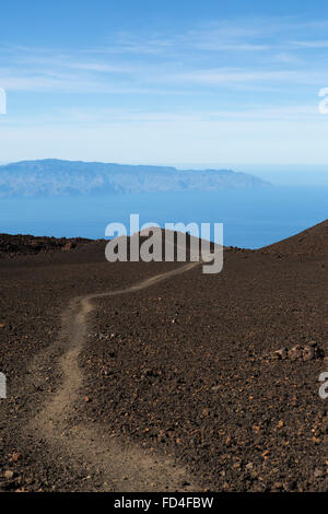 Un sentier de promenade sur le volcan de Samara dans le Parc National du Teide sur Tenerife, Espagne. Banque D'Images