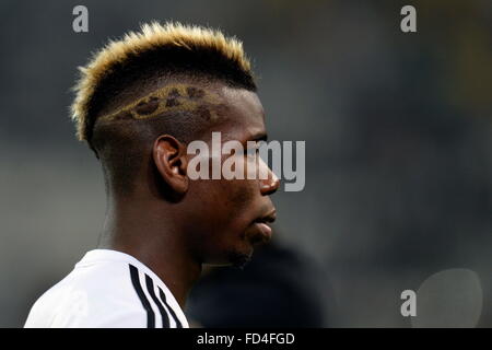 Turin, Italie. 27 Jan, 2016. Coppa Italia Semi finale. La Juventus et l'Inter. Paul Pogba aujourd'Crédit : décote Plus Sport Action/Alamy Live News Banque D'Images