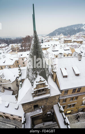 Harfang des toits de la ville basse de Prague en hiver, en République tchèque, en Europe Banque D'Images