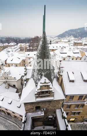 Harfang des toits de la ville basse de Prague en hiver, en République tchèque, en Europe Banque D'Images