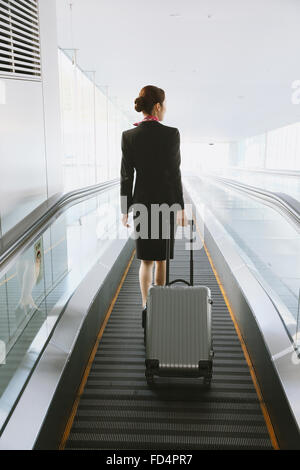 Jolie japonaise à l'aéroport de bord Banque D'Images