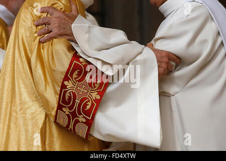 Ordinations en diacre de la cathédrale Sainte Geneviève, Nanterre, France. Banque D'Images