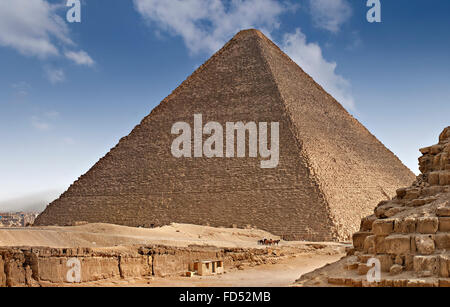 L'une des pyramides sur le plateau de Gizeh au Caire, Égypte. Banque D'Images