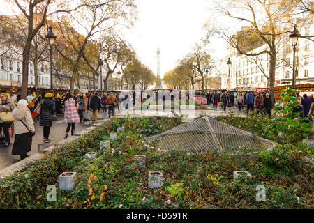 Foule à l'extérieur, marché marché Bastille, Paris, France. Banque D'Images