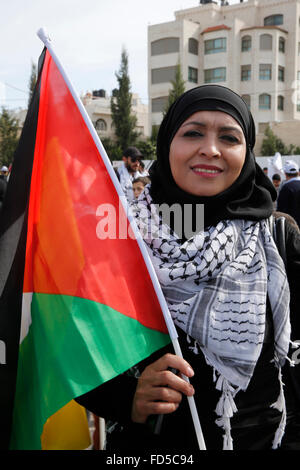 Manifestation à Ramallah à l'occasion du dixième anniversaire de la mort de Yasser Arafat. Banque D'Images