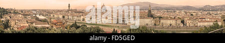 Florence antenne sépia paysage urbain. Vue panoramique de la place Michel-ange park. De gauche, Ponte Vecchio, Palazzo Vecchio un Banque D'Images