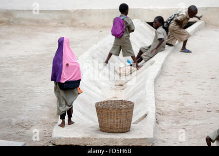 L'école primaire de l'Afrique. Aire de jeux. Banque D'Images