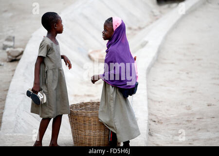 L'école primaire de l'Afrique. Aire de jeux. Banque D'Images