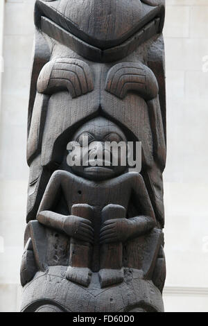 Pôle de façade, le Haida. La Colombie-Britannique, Canada, 1850, en bois de cèdre rouge. Affiché dans le British Museum, Londres Banque D'Images