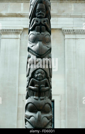 Pôle de façade, le Haida. La Colombie-Britannique, Canada, 1850, en bois de cèdre rouge. Affiché dans le British Museum, Londres Banque D'Images