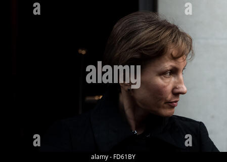 Londres, Royaume-Uni. 28 janvier, 2016. Marina Litvinenko Visites Accueil Bureau pour rencontrer le ministre de l'intérieur Theresa mai après demander des sanctions contre la Russie Crédit : Guy Josse/Alamy Live News Banque D'Images