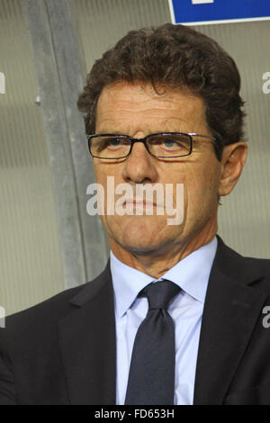 Gestionnaire de l'Angleterre Fabio Capello cherche sur pendant la Coupe du Monde FIFA 2010 Groupe 6 match de qualification contre l'Ukraine Banque D'Images