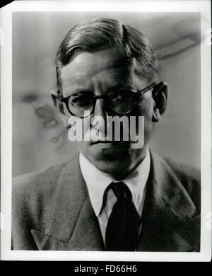 1951- diplomate britannique nommé à Washington : M. John E Coulson devrait prendre jusqu'à sa nomination comme ministre de l'ambassade britannique, à Washington, à l'automne. 45 ans d'âge , c'est un diplomate de carrière et père de deux garçons. Diplômé de Cambridge , il a , depuis qu'il a rejoint le service étranger de la Grande-Bretagne en 1932, vu le service dans l'United States (en tant que chef adjoint de la délégation britannique à l'Organisation des Nations Unies, New York), la France et la Roumanie. Il a été conseiller au ministre des Affaires étrangères, lors d'une conférence de Moscou pendant la guerre et un membre de la délégation britannique à la Conférence de Potsdam. Photo montre M. Banque D'Images