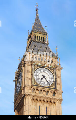 Près de Big Ben à Londres, ciel bleu Banque D'Images