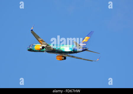 Icelandair Boeing 757-200WL TF-cellule de Hekla livrée Aurora qui décolle de l'aéroport Heathrow de Londres, UK Banque D'Images