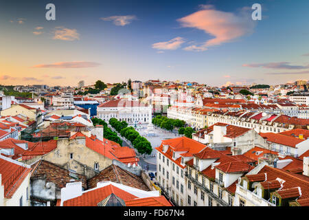 Lisbonne, Portugal vue sur l'horizon sur la place Rossio. Banque D'Images