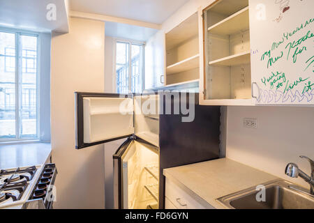 Vide Appartement Compact Cuisine, NEW YORK, USA - format HDR Banque D'Images