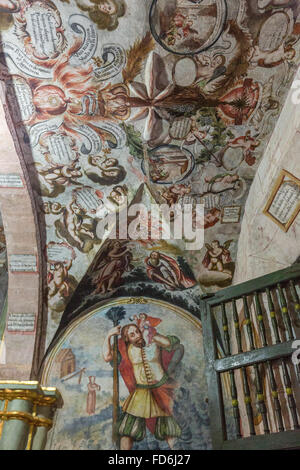 À l'intérieur du sanctuaire d'Atotonilco populaire mexicain avec des fresques baroques peintes sur le plafond et les murs à Atotonilco, au Mexique. Les peintures ont été fait par Antonio Martinez de Pocasangre et Jose Maria Barajas sur une période de trente ans et est connue comme la Chapelle Sixtine du Mexique. Banque D'Images