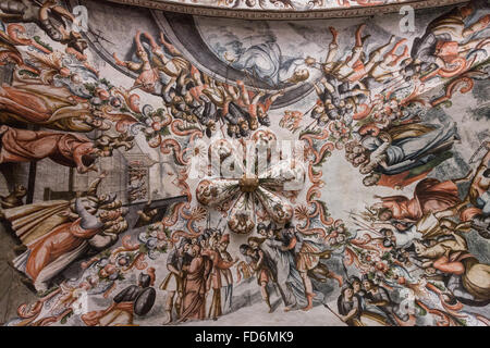 À l'intérieur du sanctuaire d'Atotonilco populaire mexicain avec des fresques baroques peintes sur le plafond et les murs à Atotonilco, au Mexique. Les peintures ont été fait par Antonio Martinez de Pocasangre et Jose Maria Barajas sur une période de trente ans et est connue comme la Chapelle Sixtine du Mexique. Banque D'Images