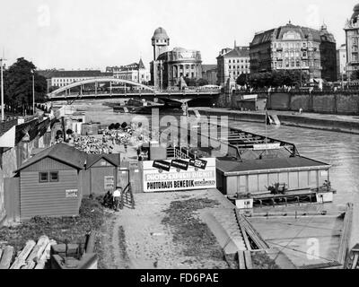 Badeschiff (navire de baignade) à Vienne, 1930 Banque D'Images