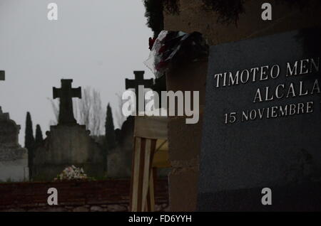 Guadalajara, Espagne. 28 janvier, 2016. La pierre tombale de Timoteo Mendieta, assassinés par les forces pro-franquiste en 1939. © Jorge Sanz Garcia/Pacific Press/Alamy Live News Banque D'Images