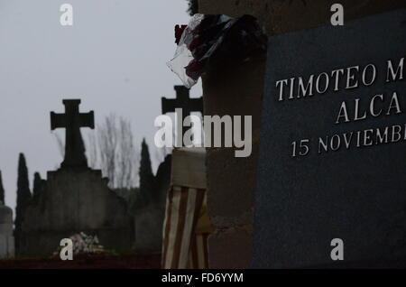 Guadalajara, Espagne. 28 janvier, 2016. La pierre tombale de Timoteo Mendieta, assassinés par les forces pro-franquiste en 1939. © Jorge Sanz Garcia/Pacific Press/Alamy Live News Banque D'Images