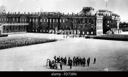 Masse sur le terrain avec la famille royale, 1914 Banque D'Images