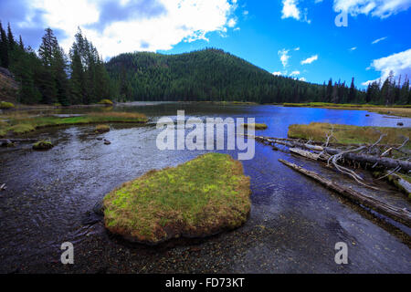 Le Lac Devils est une randonnée très populaire et le centre de l'Oregon pour destination de randonnée les randonneurs désireux d'explorer la nature sauvage. Banque D'Images