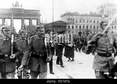 La réception de l'équipage du SMS Wolf à Berlin, 1918 Banque D'Images