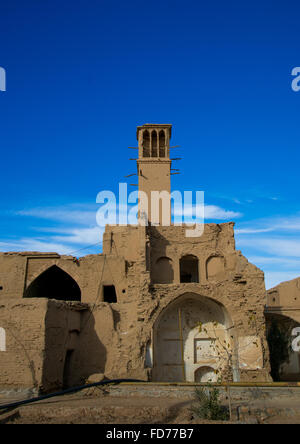 Tours à vent utilisé comme un système de refroidissement naturel dans l'architecture traditionnelle iranienne, comté d'Ardakan, Aqda, Iran Banque D'Images