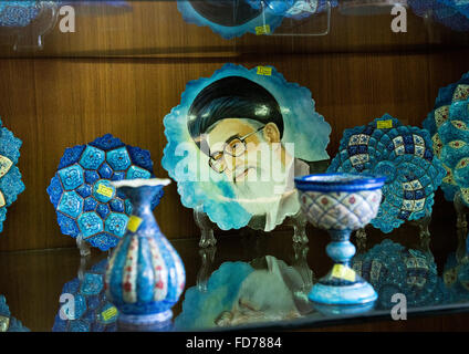 Plaque de khameini à vendre au bazar, Province d'Ispahan, Isfahan, Iran Banque D'Images