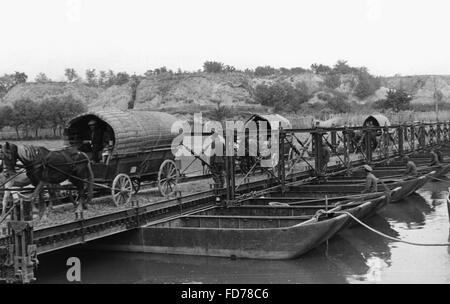 Bessarabie wagon allemand trek sur le Prut, 1940 Banque D'Images