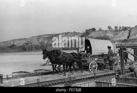 Bessarabie colons allemands sur le fleuve Prut, 1940 Banque D'Images