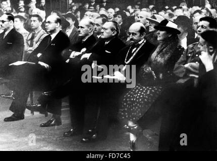 Gustav Krupp von Bohlen und Halbach lors de l'assemblée générale de la Société Kaiser Wilhelm à Cologne, 1937 Banque D'Images