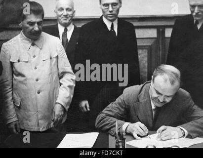 La signature du pacte Molotov-Ribbentrop Molotov, 23.8.1939 Banque D'Images