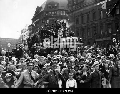 Foule à Hambourg lors de l'arrivée d'Adolf Hitler, 1934 Banque D'Images