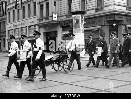 Les anciens combattants de guerre à Berlin lors du référendum sur le chef de l'état de l'Empire allemand, 1934 Banque D'Images