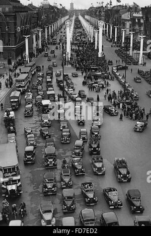 Le trafic sur le boulevard Unter den Linden à Berlin, 1939 Banque D'Images