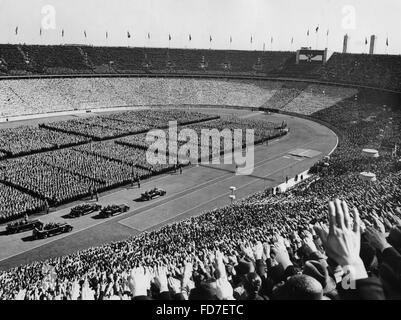 Rassemblement des jeunes dans le Stade Olympique de Berlin le 1er mai, 1937 Banque D'Images